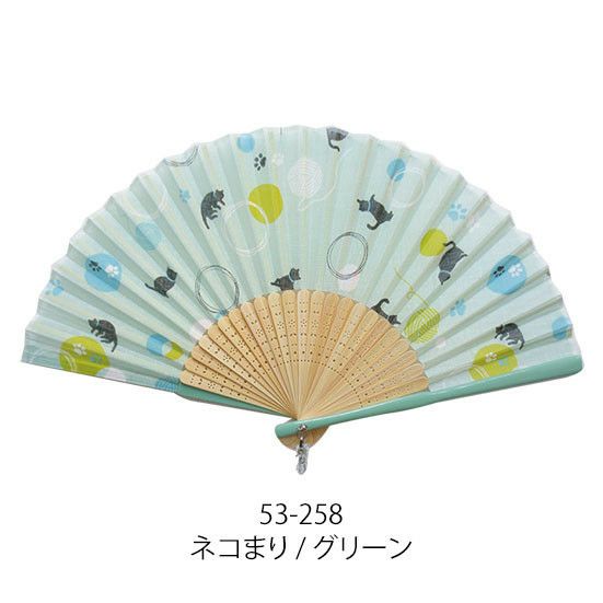 即日発送【ネコポス送料無料】和柄女性用布扇子【ネコまり】２１ｃｍ59025-53-256/53-257/53-258お祭り・贈り物に！可愛いチャーム付[母の日プレゼント/ギフト/おしゃれ/外国人お土産/和柄扇子/名入れ可能(有料)/チャーム取付可]【定番品】